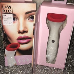 LIP PLUMPER- get fuller lips 👄 instantly- NIB